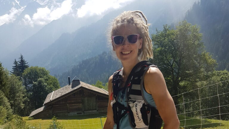 Sara älskar att vare ute i naturen och vandra.