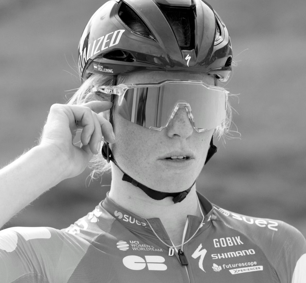 Skärmavbild 2026-05-08 kl 083444 - Aktivitus Female cyclist wearing a helmet and large protective goggles, adjusting the strap at the side of her head.
